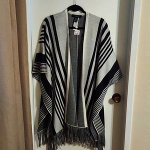 NWOT Forever 21 M/L sweater poncho